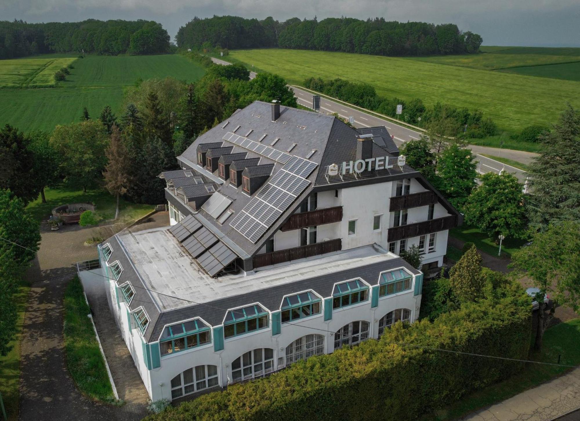 Zenner'S Landhotel Newel Экстерьер фото